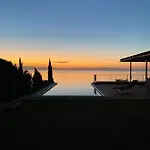 - 150 M To The - Infinity Pool - Incredible Sea View - Fitness Gym