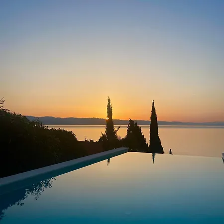 - 150 M To The - Infinity Pool - Incredible Sea View - Fitness Gym * Lovran